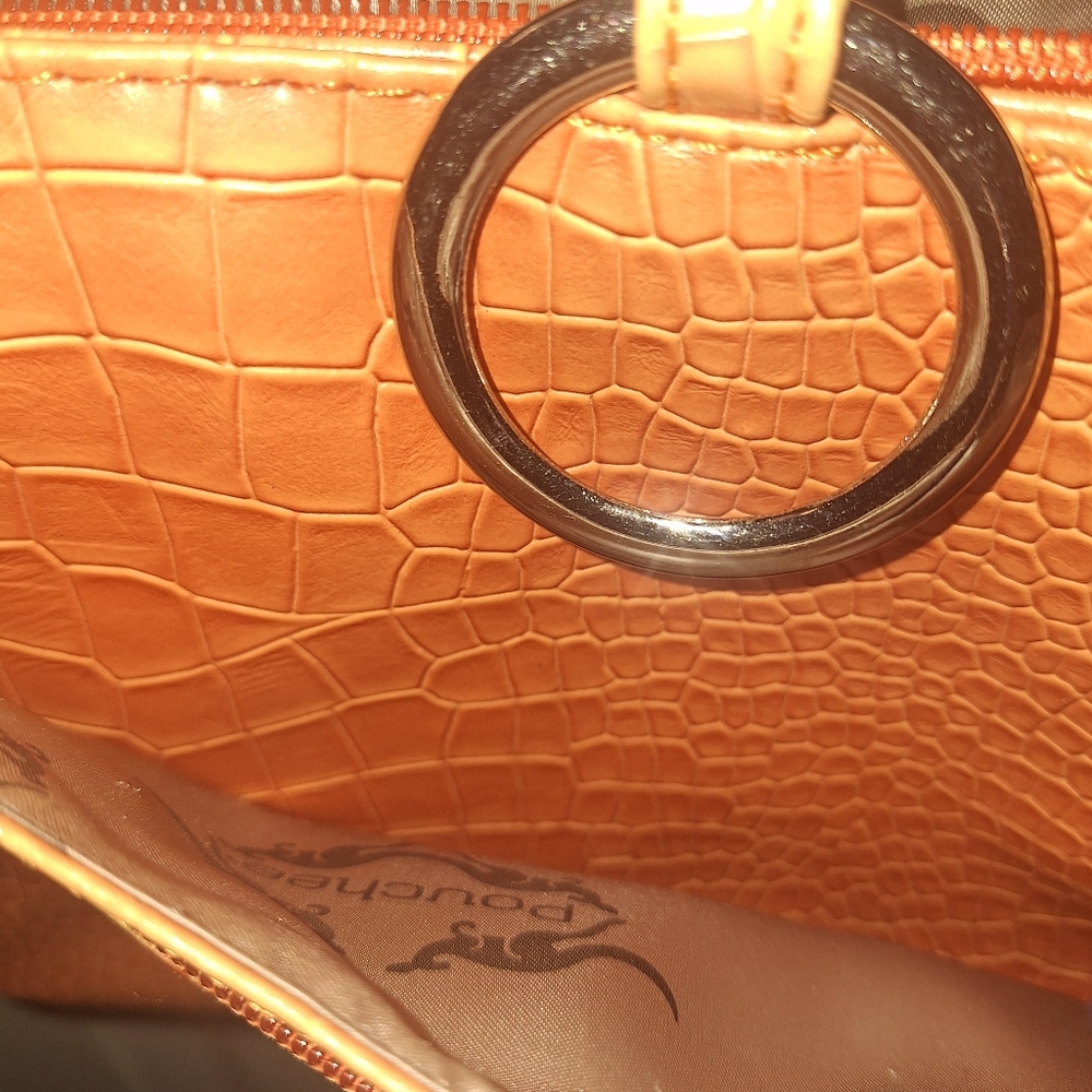 Chic Croc-Embossed Tan Crossbody Poochee Bag** - Picture 8 of 12